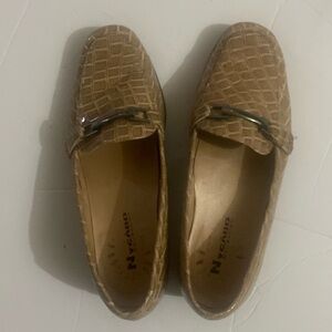 Lovely Nygard alligator print loafers in great condition